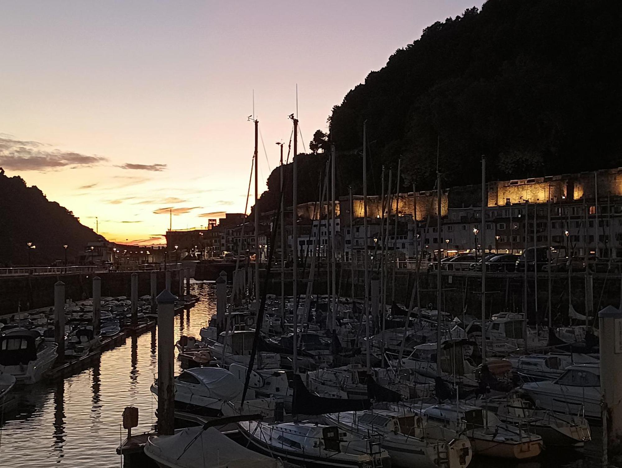 Con Vistas En El Puerto De Donostia Saint-Sébastien